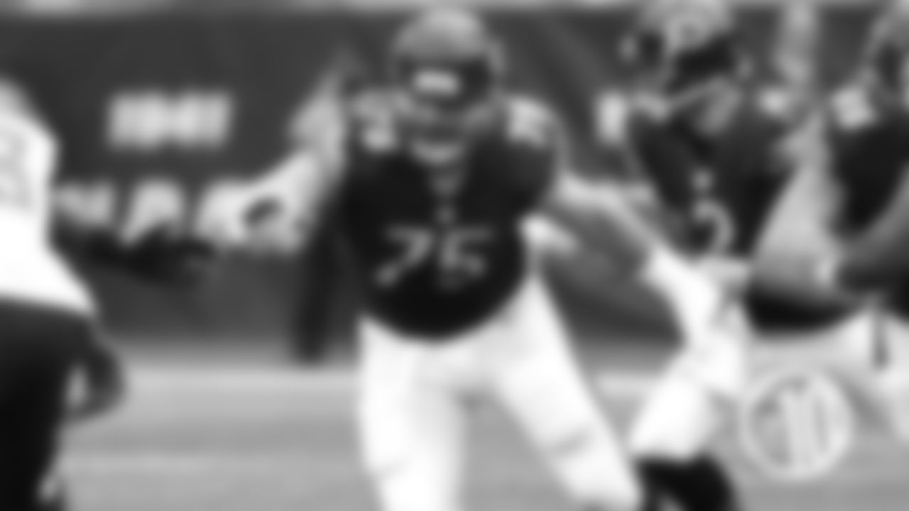 9. Kyle Long, offensive line (77)
Selected by the Bears with the 20th pick in the first round of the 2013 draft out of Oregon, Long was voted to the Pro Bowl in each of his first three NFL seasons.