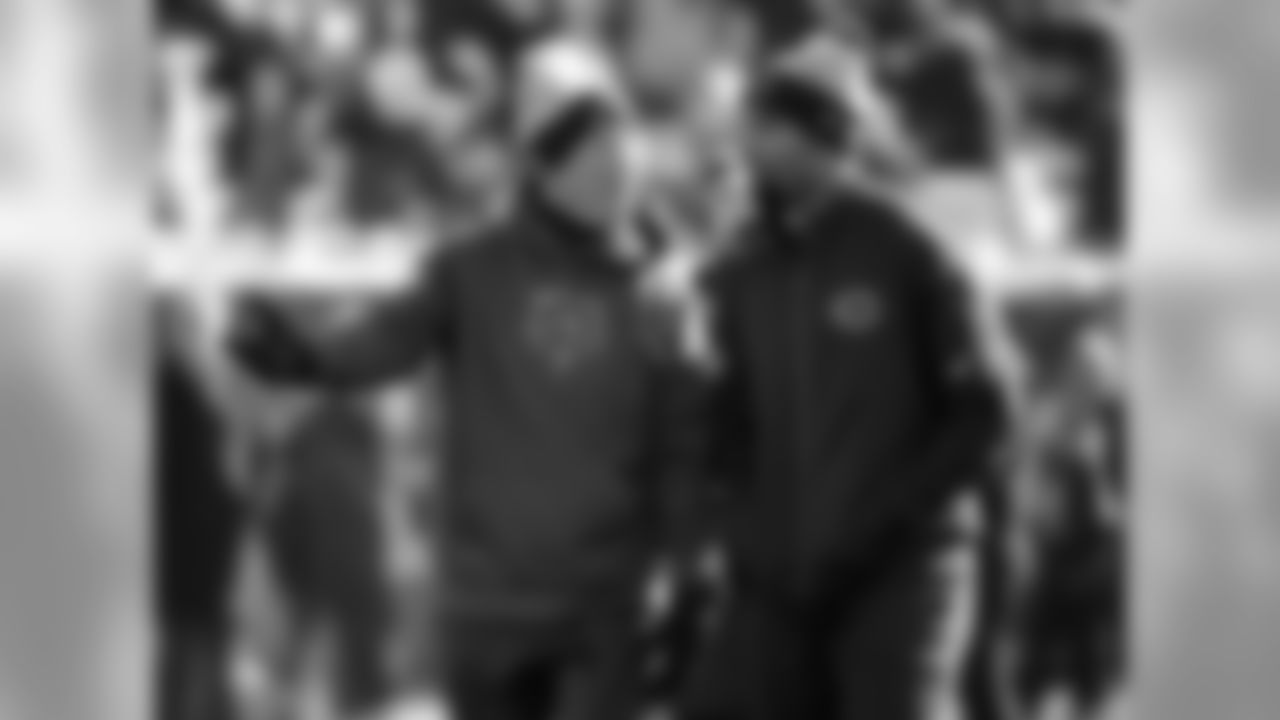 Chicago Bears head coach John Fox talks to running back Matt Forte