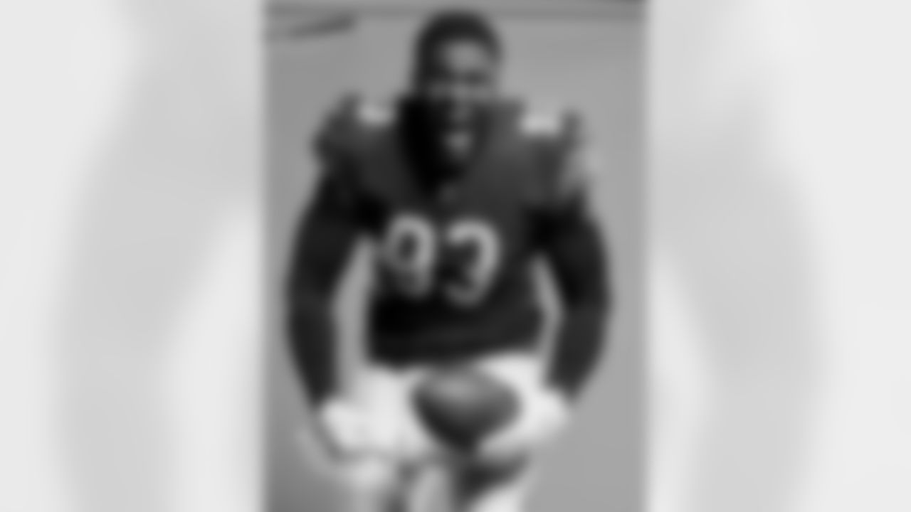 DL Justin Jones