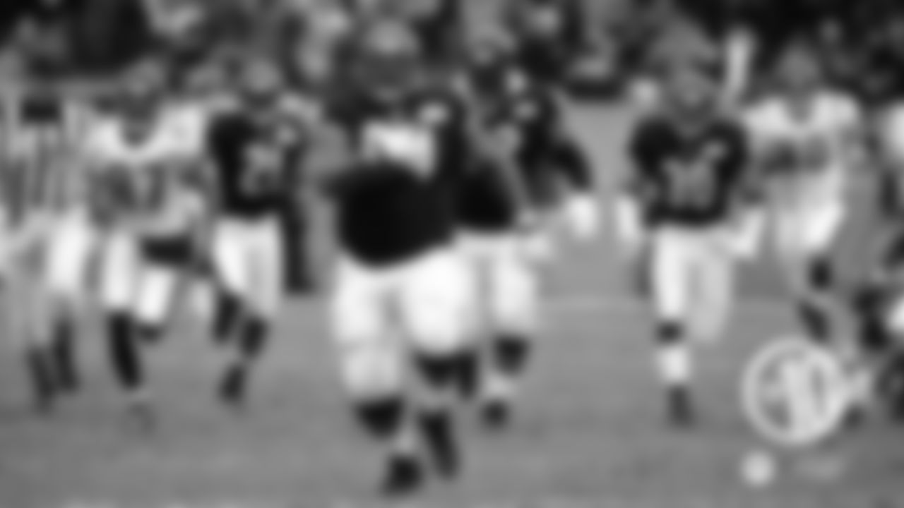 (1) Keith Traylor
Jan. 6, 2002 vs. Jaguars
The mammoth defensive tackle showed his athleticism by tipping a Mark Brunell pass into the air before picking it off and rumbling 67 yards in a division-clinching win at Soldier Field. During the return, play-by-play announcer Dick Enberg exclaimed, "Watch out, the earth is shaking!"