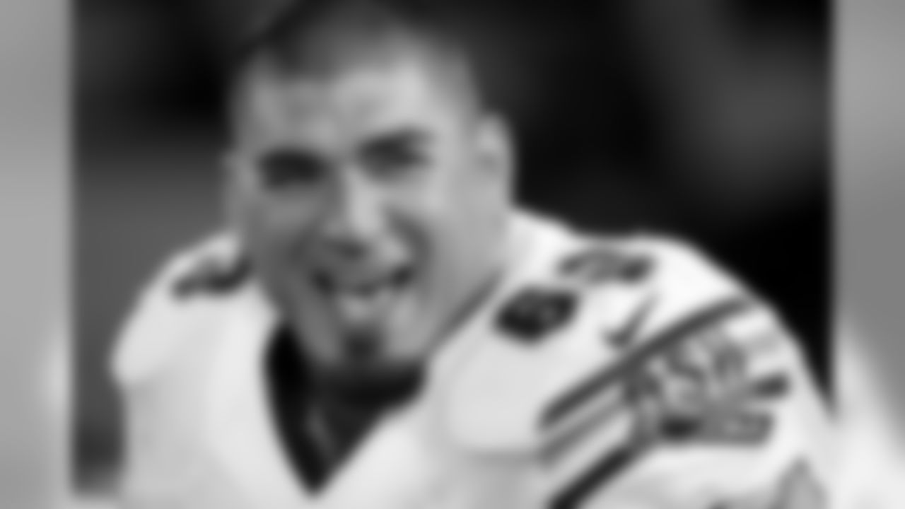 The Bears signed Roberto Garza to a one-year deal, keeping the offensive line intact for 2014. ChicagoBears.com takes a look at Garza's 13-year NFL career.