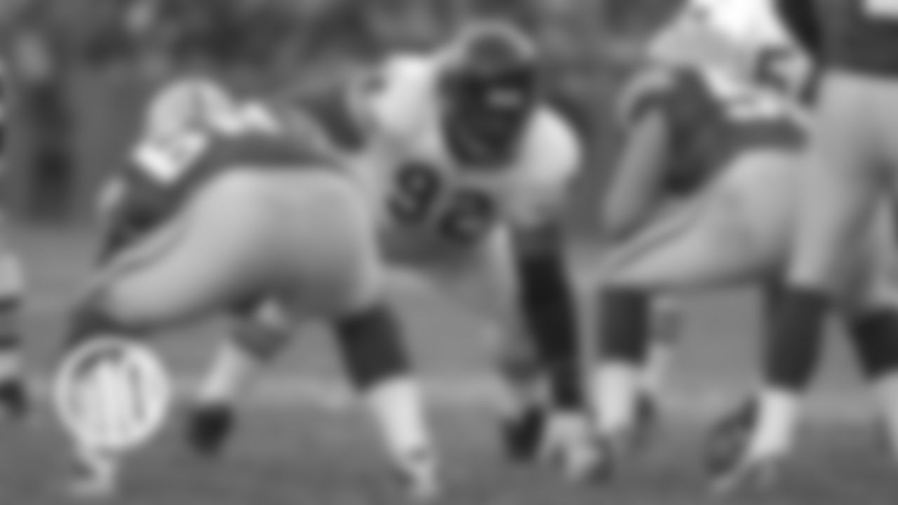 (9) Ted Washington, defensive tackle
Washington played only one full season with the Bears, but it was a great one. The mammoth nose tackle was named first-team All-Pro and voted to the Pro Bowl in 2001 after helping lead the Bears to a 13-3 record and the NFC Central Division title.