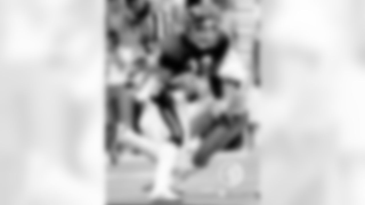 *(1) Williams produces walk-off win *
Dave Williams returned the overtime kickoff 95 yards for a touchdown to give the Bears a thrilling 23-17 victory over the Lions Nov. 27, 1980 in Detroit.