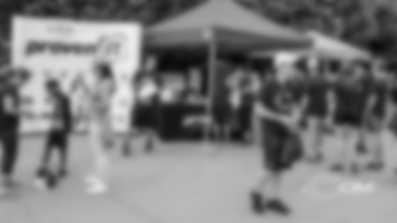 At the PNC Bears 5K, Proven IT helped runners stay cool with passing out rally towels and providing them a fun opportunity to take their photo prior to the race!