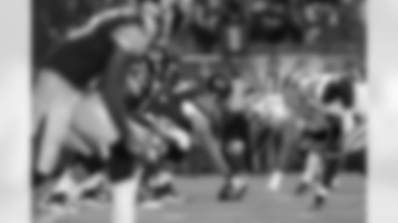 The Bears and Cowboys line up for a play
