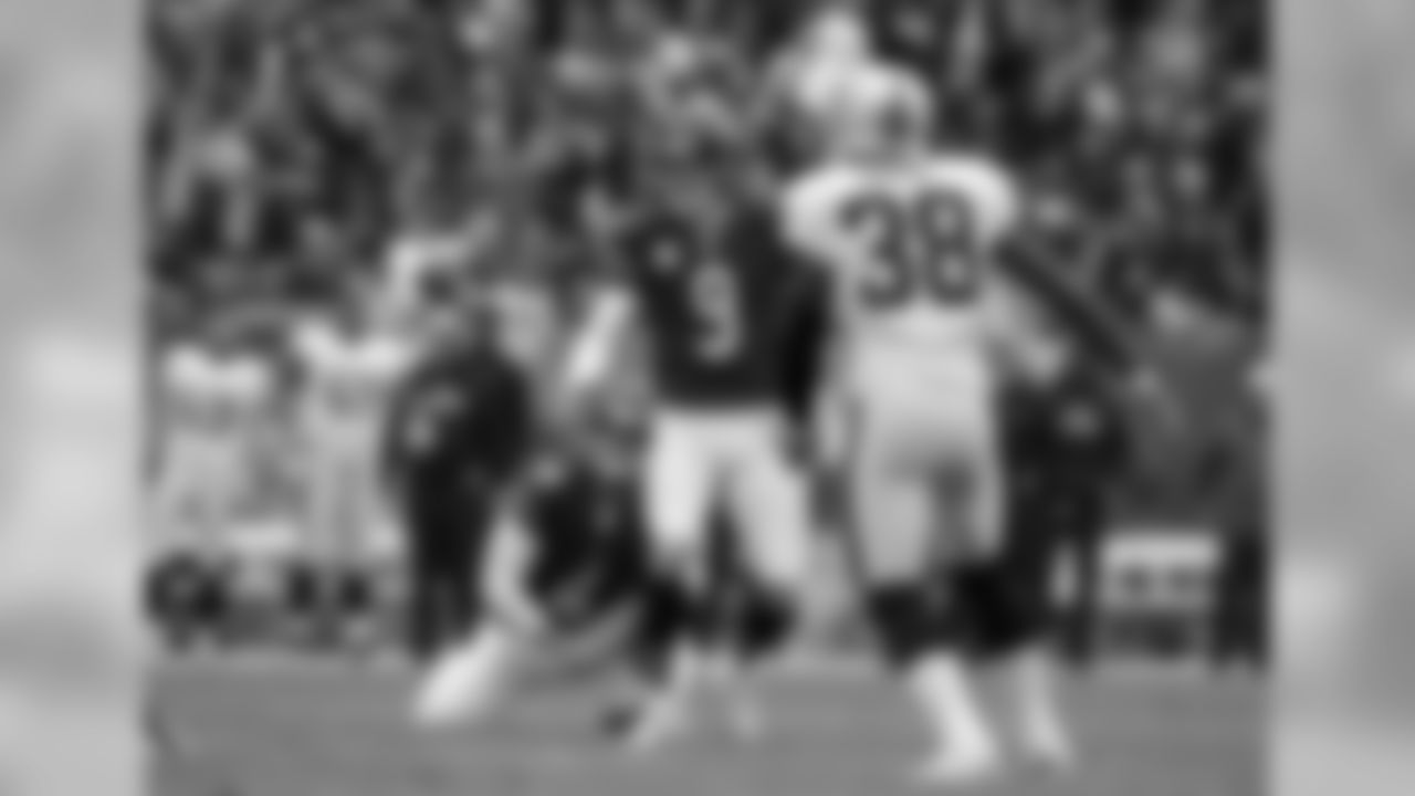 Chicago Bears kicker Robbie Gould watches the ball as his extra point attempt was blocked