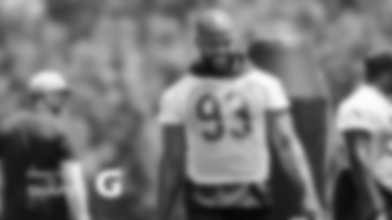 LB James Vaughters