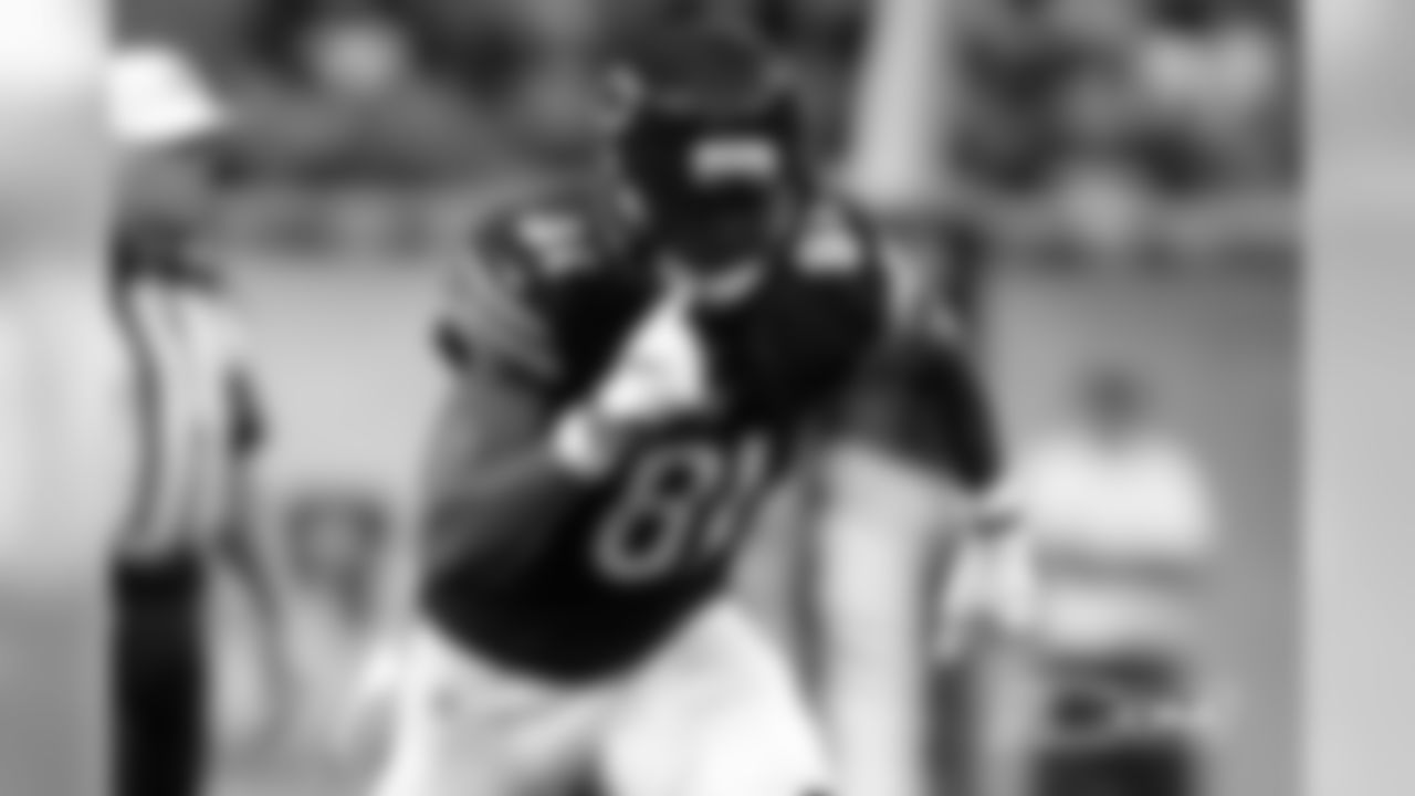 March 13, 2018 - Tendered esclusive rights to WR Cameron Meredith.