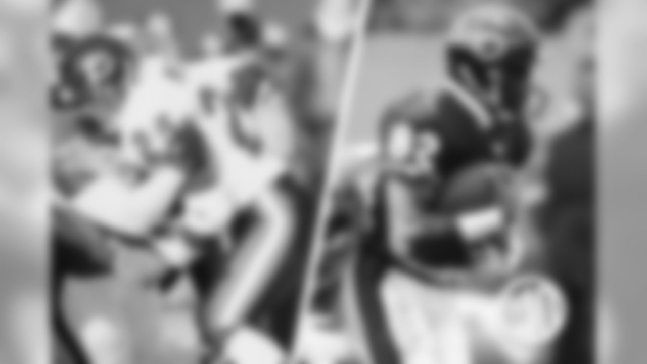 1988 first round Brad Muster and Wendell Davis. The Bears selected a pair of key contributors in 1988 when they picked fullback Brad Muster at No. 23 and receiver Wendell Davis at No. 27. Photo credit: AP Images