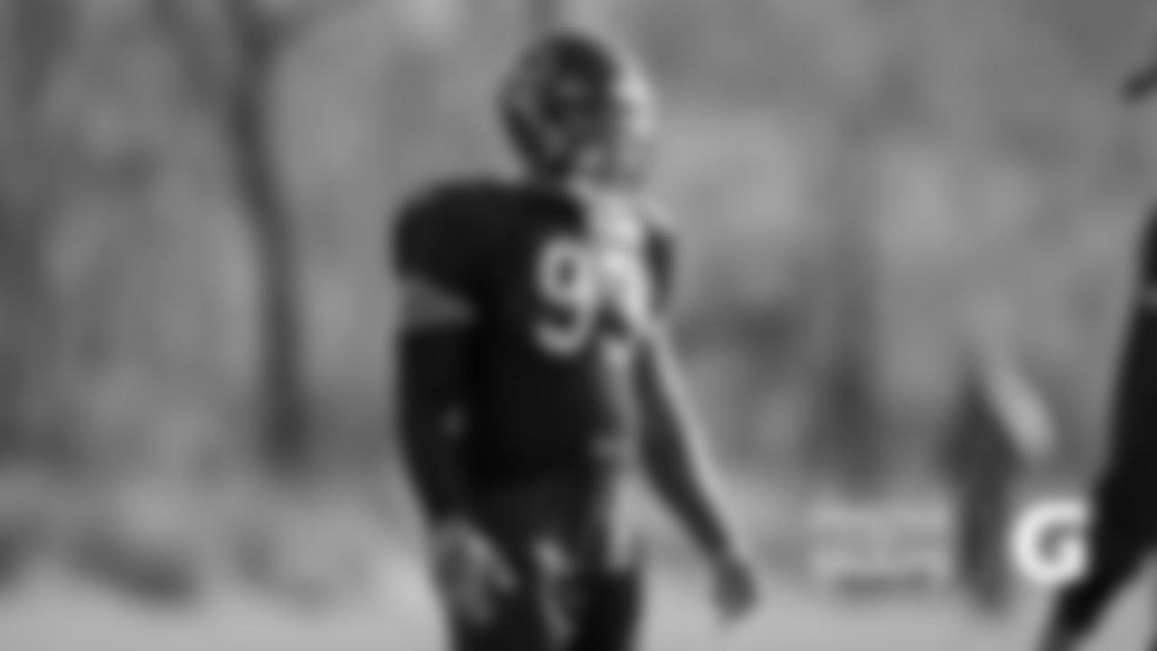 OLB James Vaughters