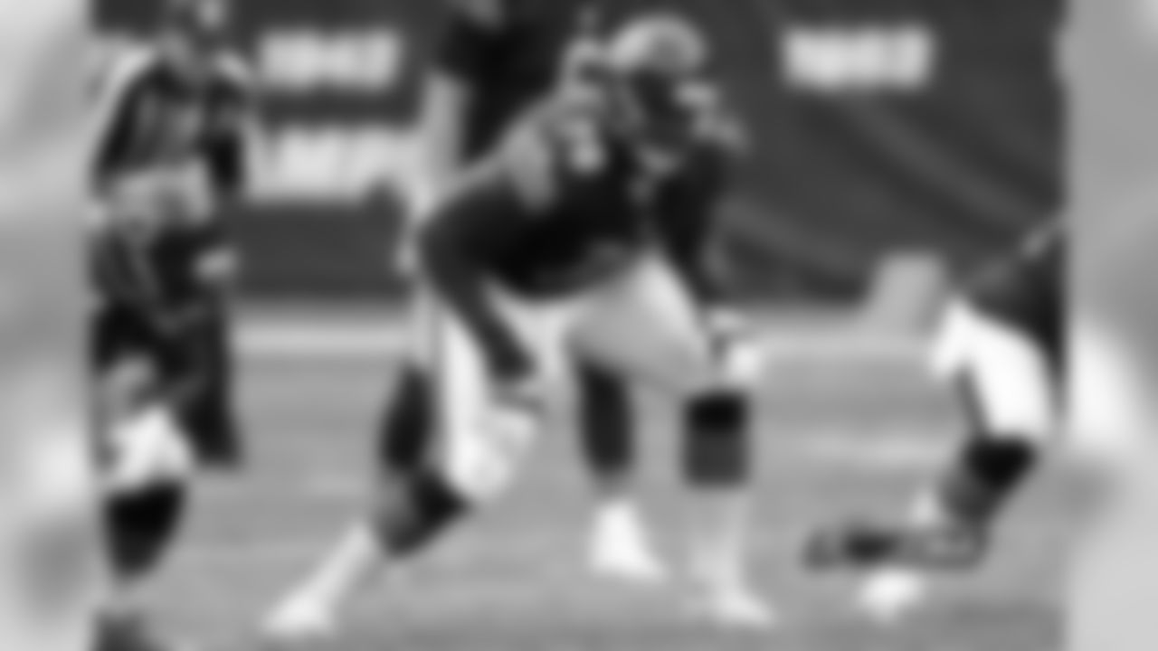 RT Bobby Massie