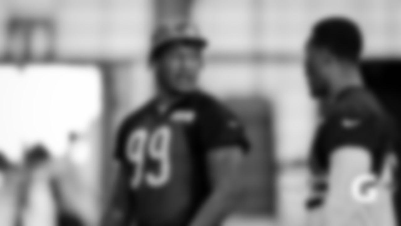 LB Trevis Gipson