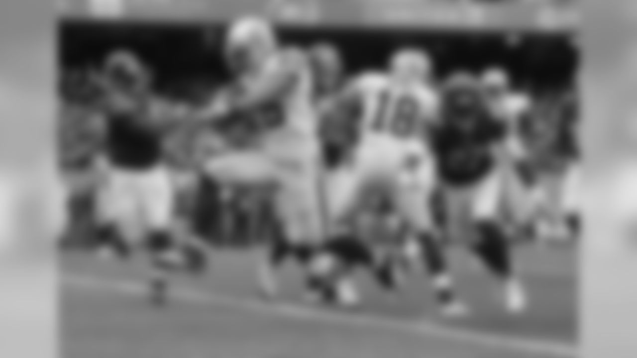 Oakland Raiders running back Roy Helu leaps to the end zone for a touchdown