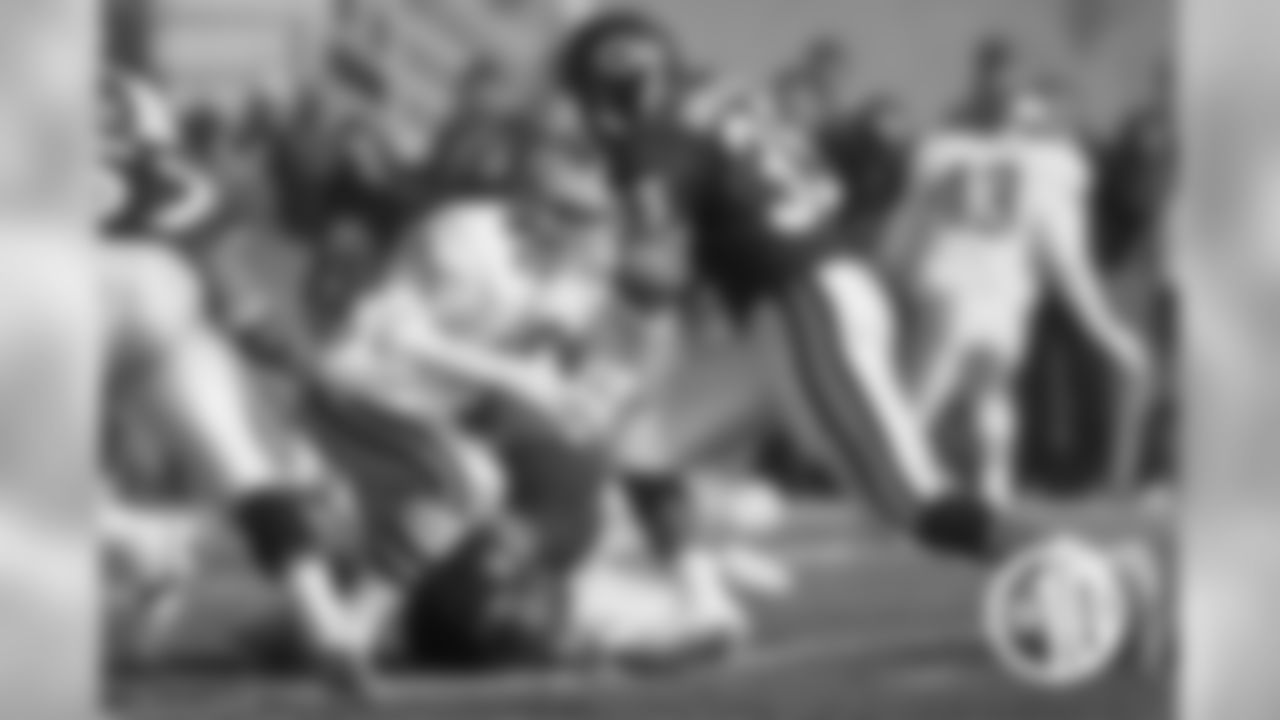 Between 1988 and 1990, Anderson scored 40 total touchdowns for the Bears, including 14 scores of 15 yards or farther.