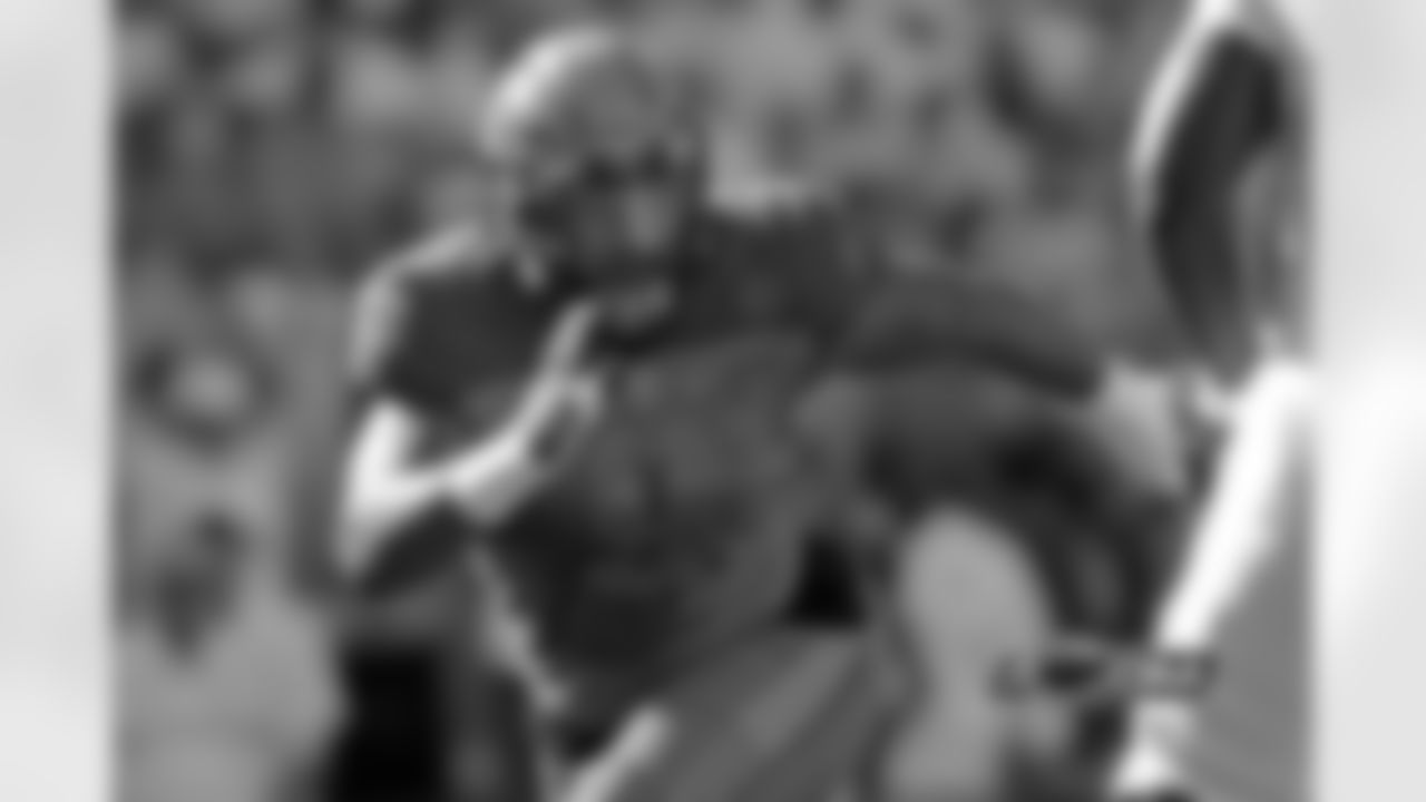 NO - Derek Barnett - DE, Tennessee