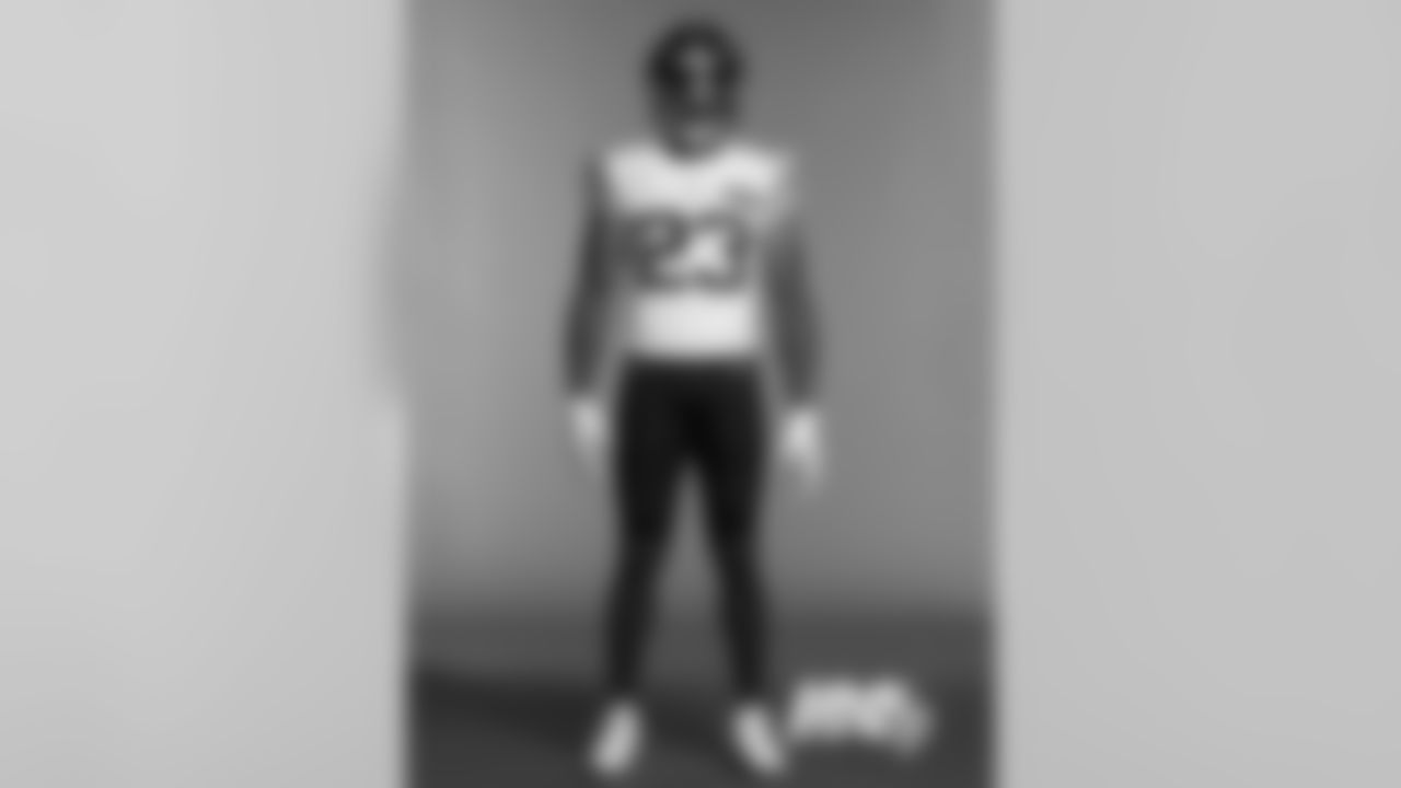 The Bears officially revealed the full classic uniform that will be worn twice during the 2019 season at Bears100 Celebration Weekend.