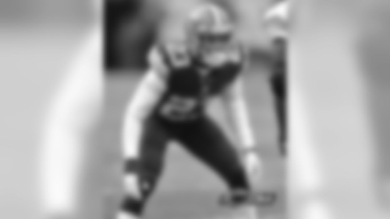 (Backup: 29 Leon McFadden)