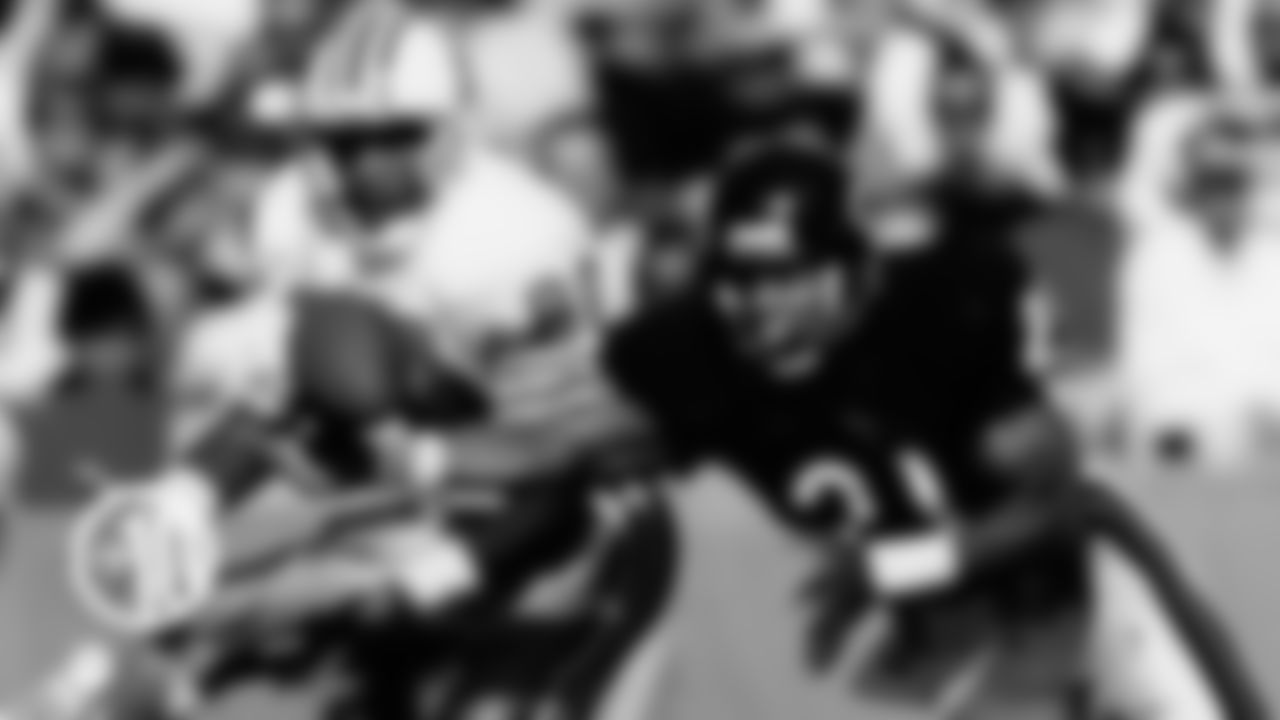 4) Donnell Woolford (1989-96), 32 INT
