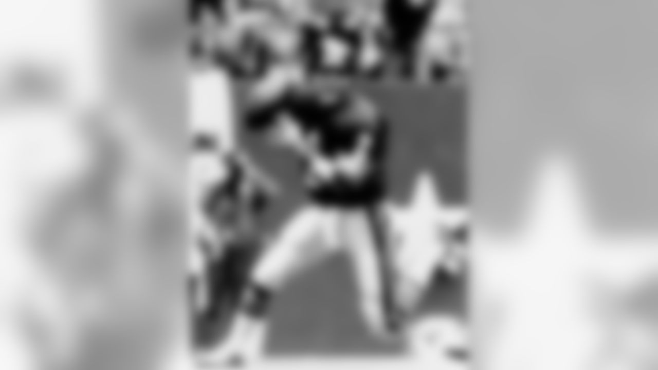 Doug Flutie, quarterback
After two seasons with the Bears in 1986-87, Flutie headed north and became one of the greatest players in CFL history. He was named the league's most outstanding player a record six times and won three Grey Cup championships.