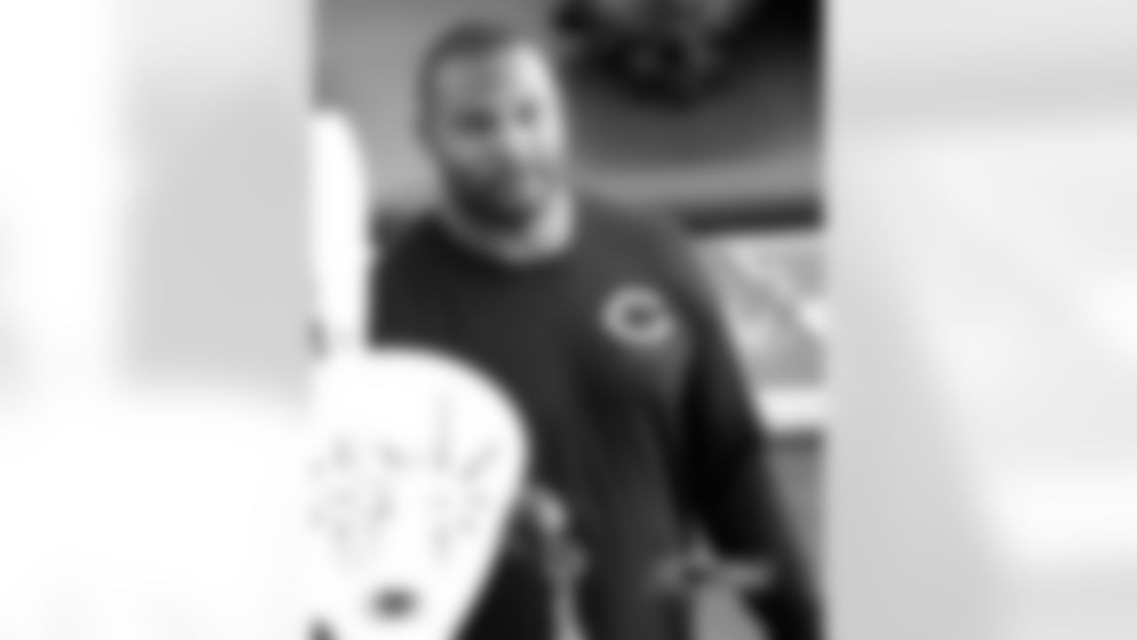 LB Lance Briggs