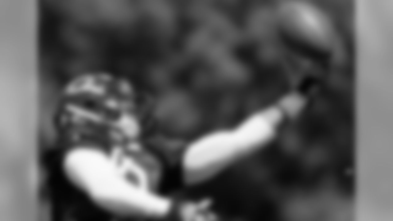 Rookie tight end Brandon Venson catches a pass.