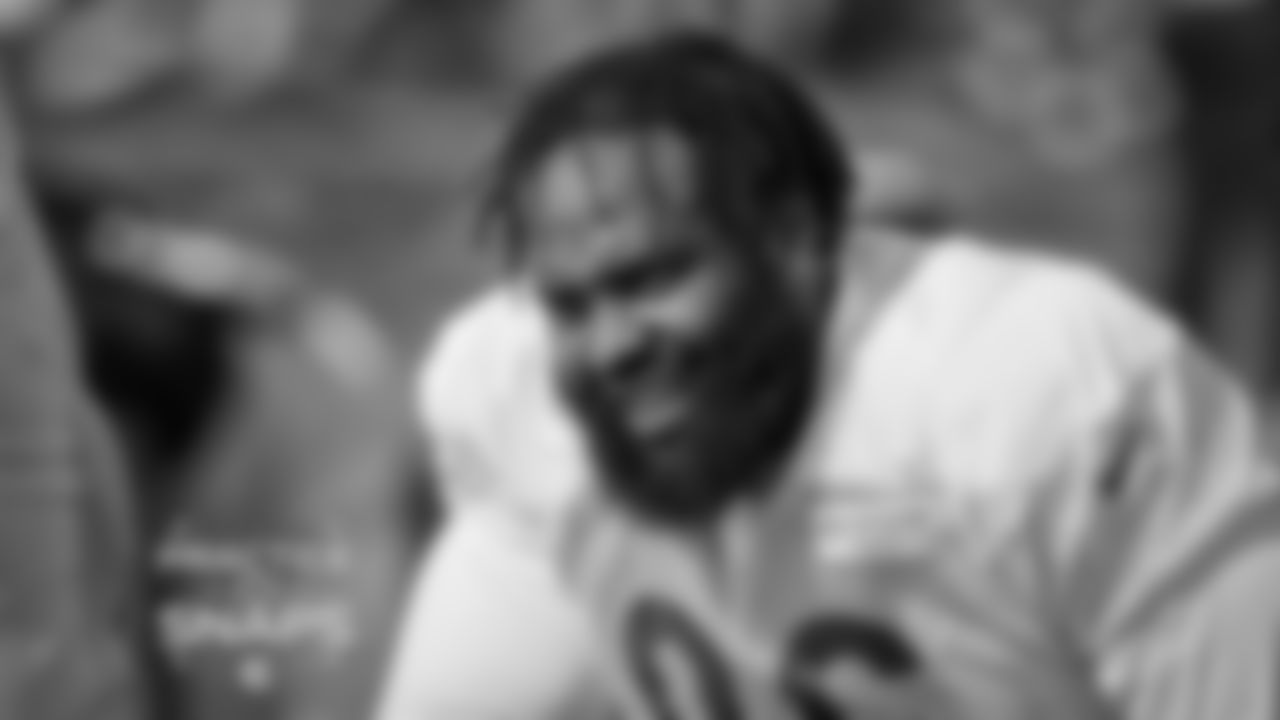 DE Akiem Hicks