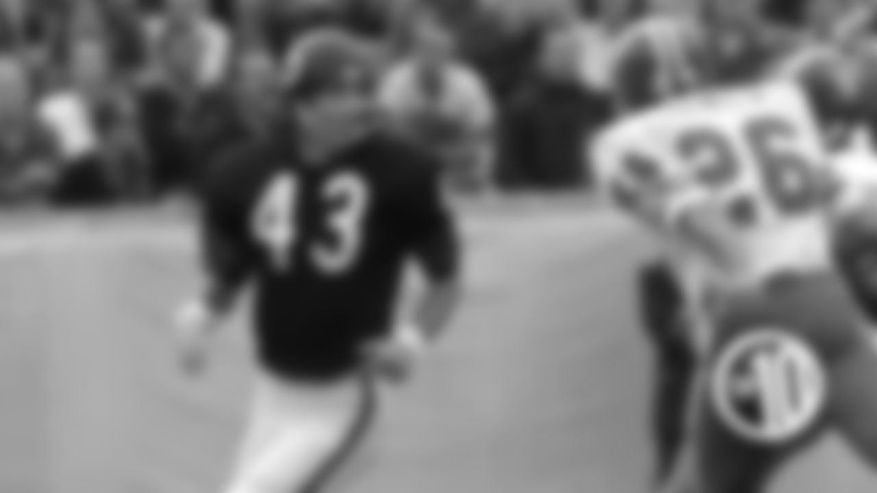 (10) George Farmer, receiver (1970)

Farmer played six seasons with the Bears, catching 113 passes for 1,909 yards and 10 TDs. His most productive year was 1971 when he led the team with 46 receptions.
