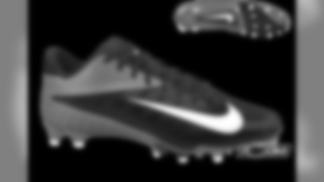 The Nike Vapor Talon Elite cleat is designed to maximize speed with premium performance attributes including adaptive traction, Hyperfuse construction and carbon fiber strength.