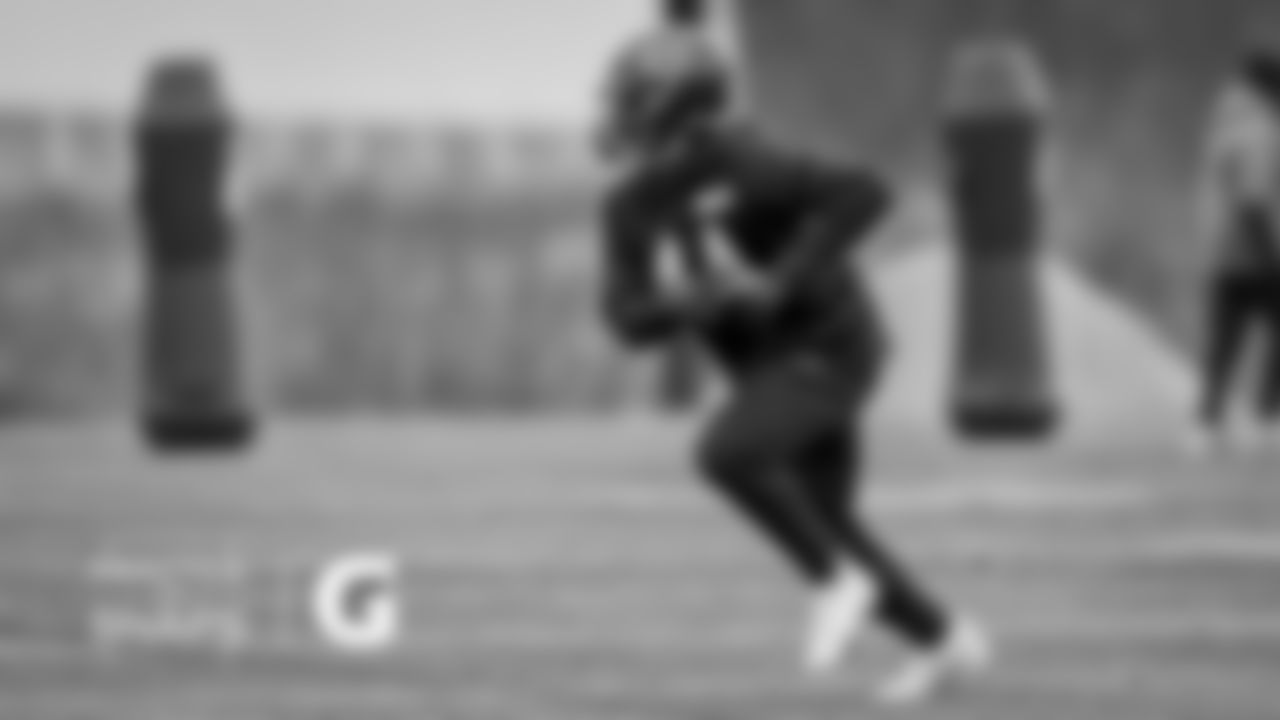 LB Devante Bond