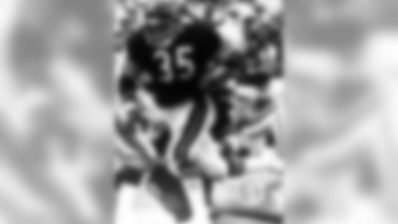 4. Roland Harper – You gotta love his story of being a 17th-round draft pick, and working his way into the starting backfield with Walter Payton.