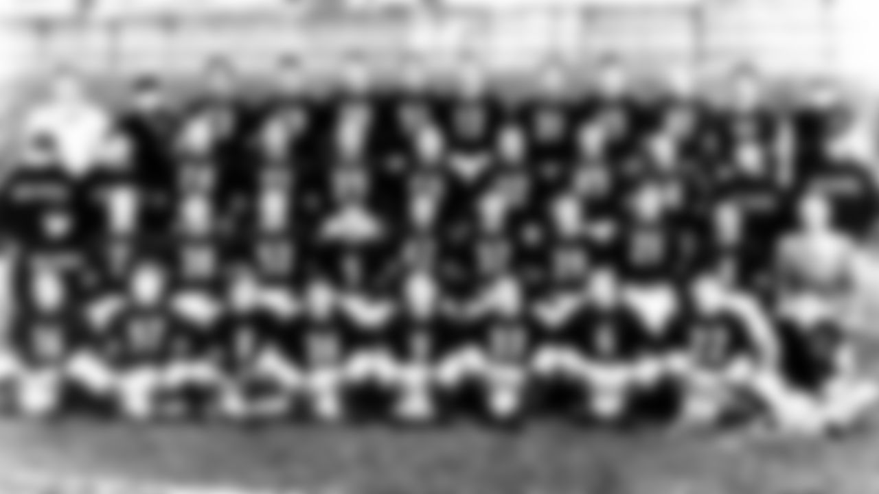 1949
3. Magnani 5. McAfee 6. Kindt 7. Sprinkle 8. Canady 9. Flanagan 11. Rykovich 13. Dugger 16. Cody 20. Keane 21. Drulis 22. Blanda 23. Serini 24. Davis 29. Hoffman 31. Clarkson 32. Lujack 33. Perina 35. Stenn 36. DeCorrevont 38. Milner 39. Gulyanics 41. Bauman 42. Luckman 44. Szymanski 45. Stickel 51. Kavanaugh 53. Preston 57. Boone 66. Turner 81. Connor 82. Bray George Halas - Head Coach