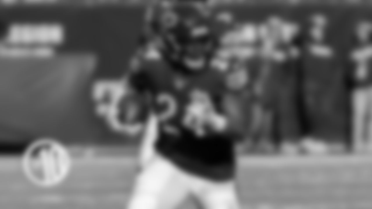 (5) Jordan Howard, running back (2016)
Howard rushed for 3,370 yards and 24 touchdowns over three seasons with the Bears. He was voted to the Pro Bowl in 2016 after setting a team rookie rushing record with 1,313 yards.