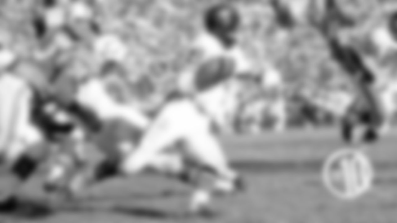 (3) Willie Galimore, running back (1956)
Galimore rushed for 2,985 yards and 26 touchdowns on 670 carries and caught 87 passes for 1,201 yards and 10 TDs in 82 games over seven seasons with the Bears.