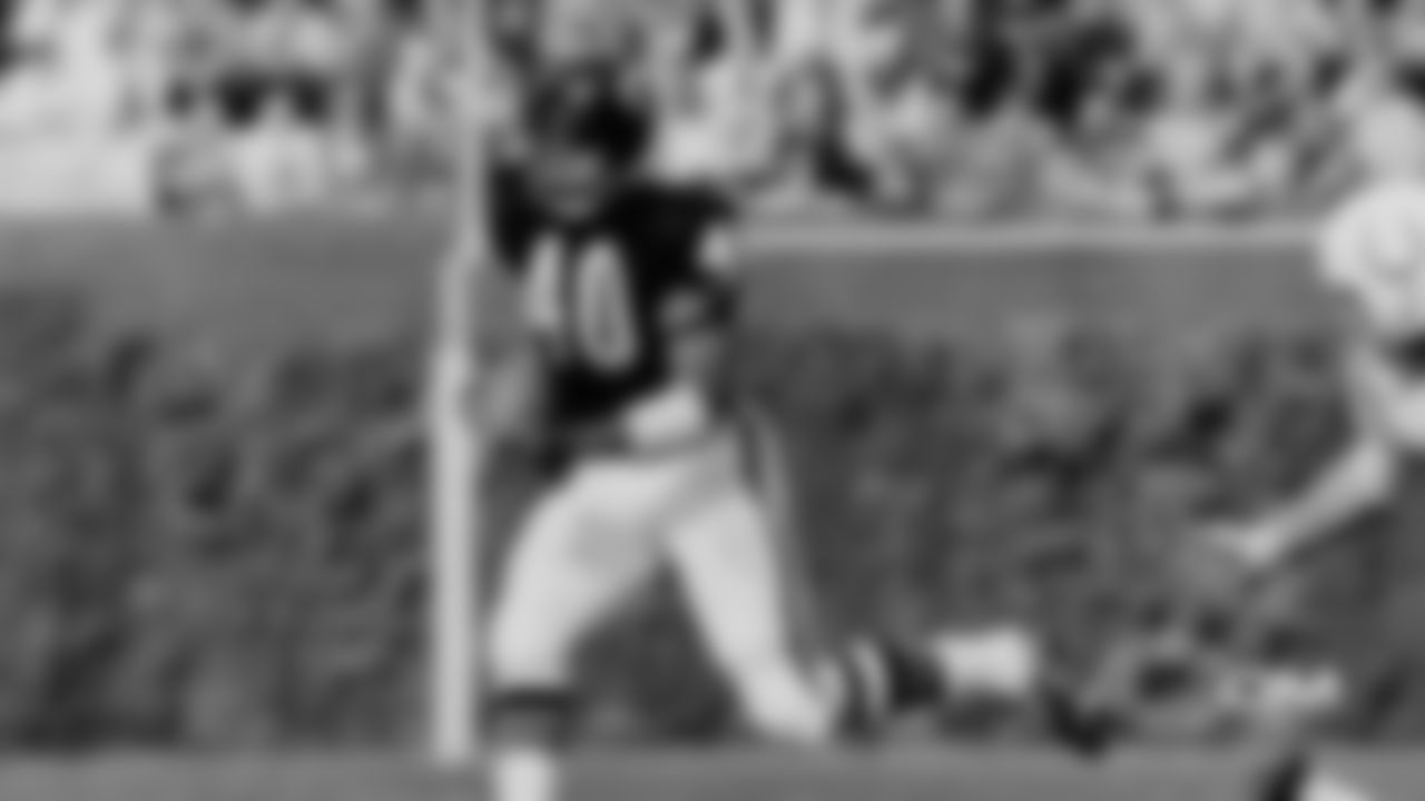 Gale Sayers - HOF class: 1977