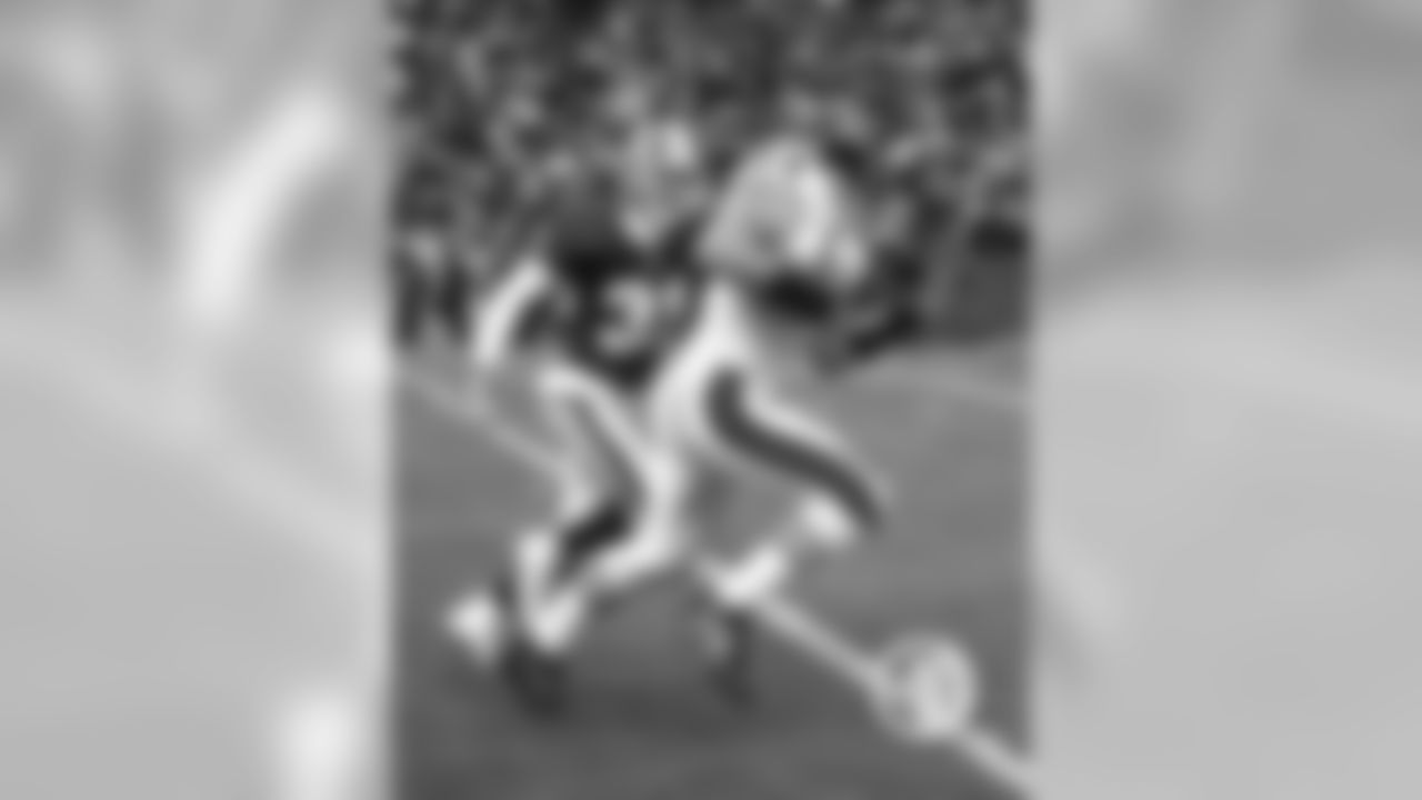 Urlacher caught a game-winning 27-yard touchdown pass from Brad Maynard on a fake field goal in a 20-15 victory over the Redskins Dec. 23, 2001 in Washington.