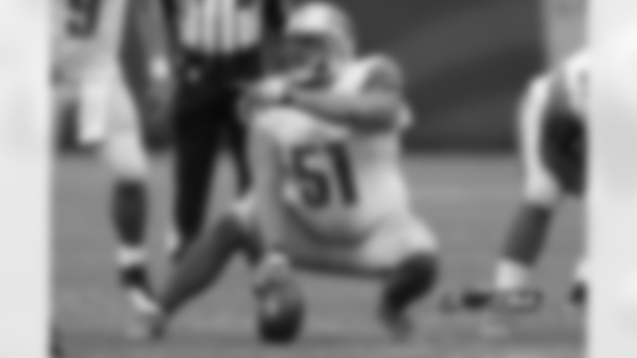 C 51 Dominic Raiola