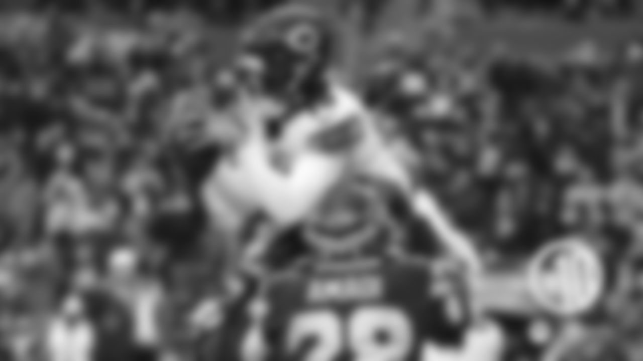 (2) Damiere Byrd, receiver
After Graham's TD reception, Byrd made a sensational catch of Foles' two-point conversion pass in the back of the end zone with defenders draped all over him to give the Bears the 25-24 victory.