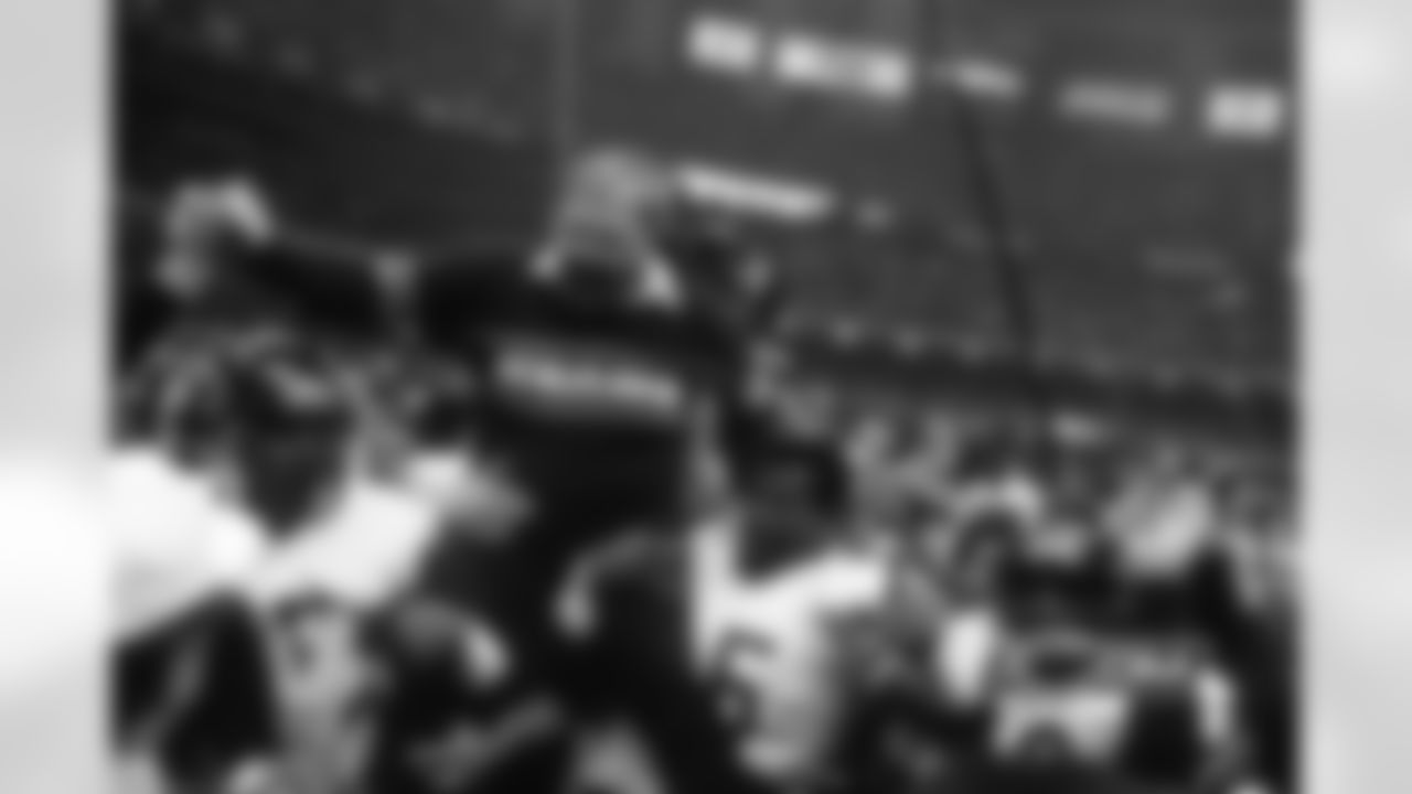 Buddy Ryan is carried off the field following the Bears victory at Super Bowl XX