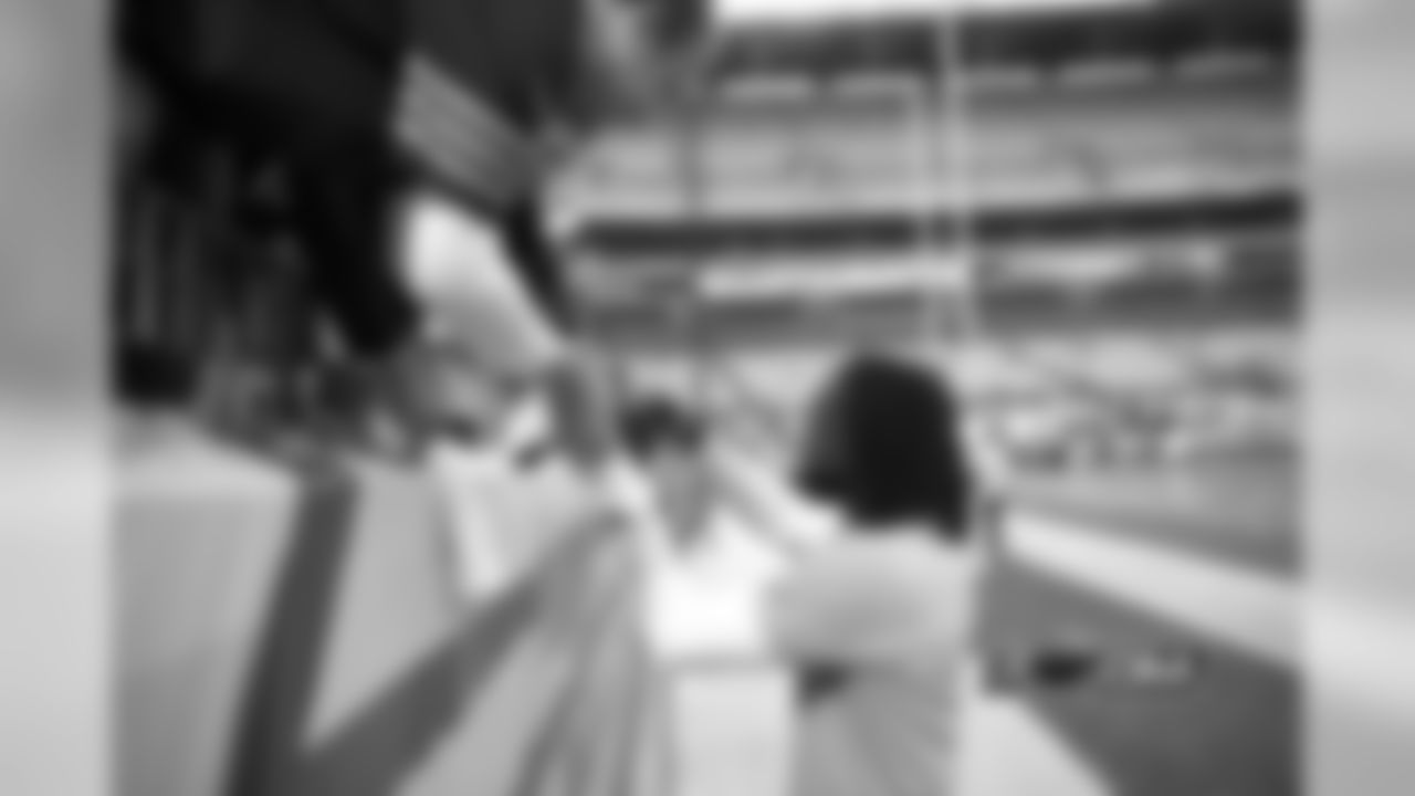 CB Charles Tillman signs autographs during warmups.