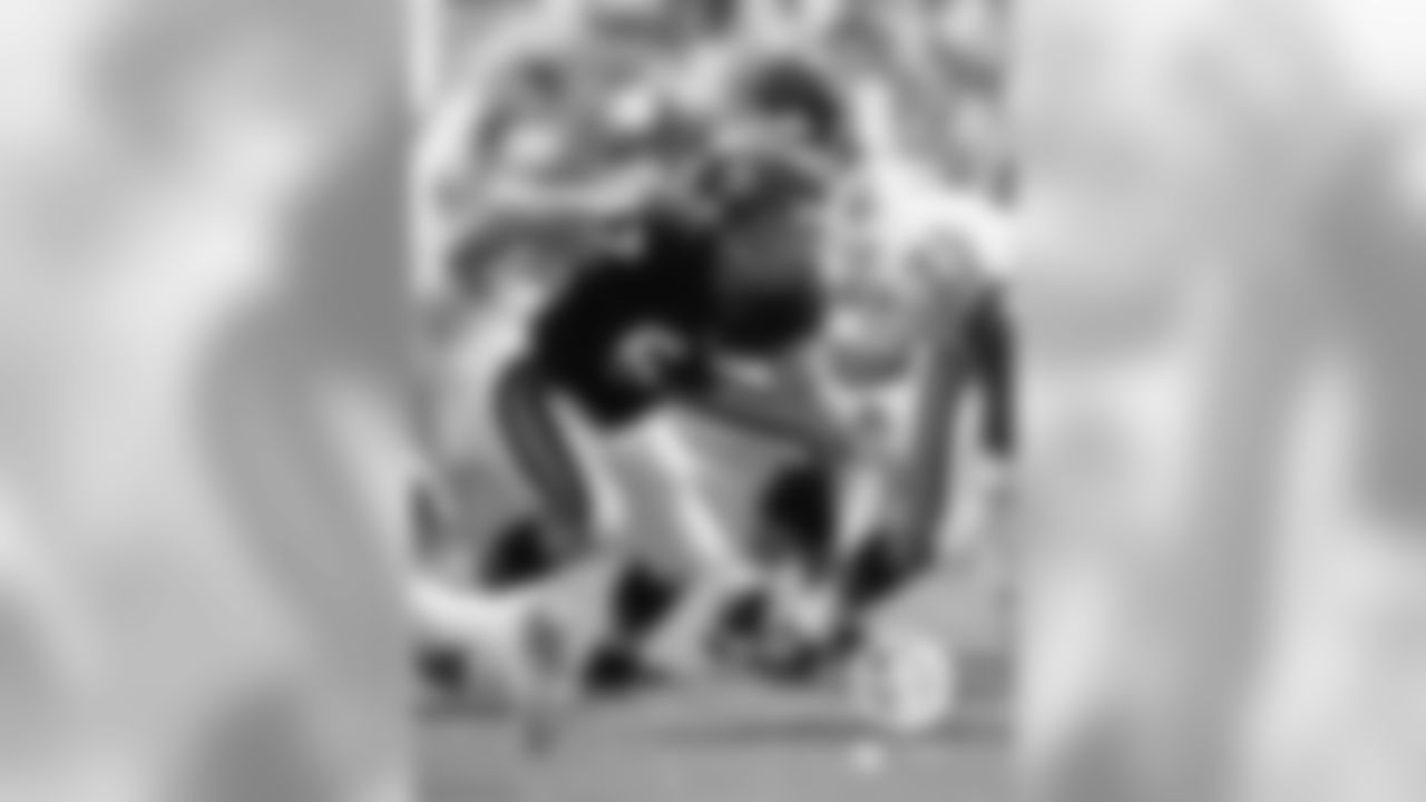 9. Tom Thayer
The Joliet Catholic graduate played guard for eight seasons with the Bears from 1985-92 and was a key member of the offensive line that helped the team win Super Bowl XX.