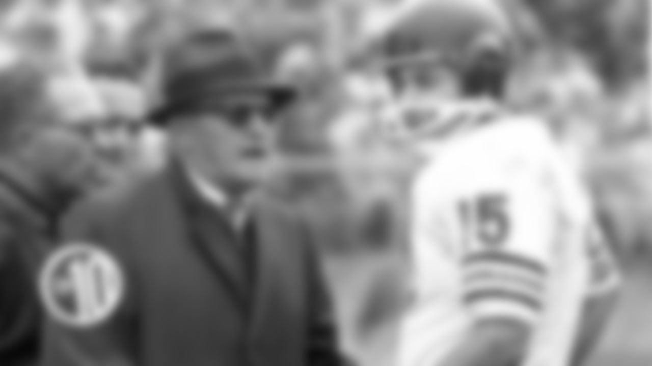 (1) Ed Brown, quarterback (1952)
During eight seasons with the Bears, Brown was voted to back-to-back Pro Bowls in 1955-56 and led the team to a conference title in 1956.