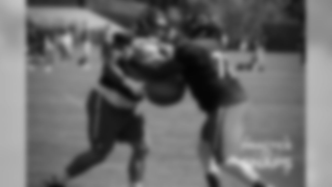 OL Shelley Smith (left) and OL Charles Leno (right).