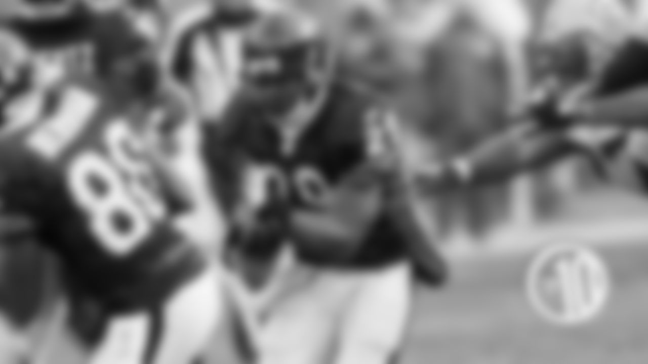 (9) Adrian Peterson, running back (2002)
Peterson rushed for 1,283 yards and eight touchdowns and caught 78 passes for 665 yards while appearing in 106 games during eight seasons with the Bears.