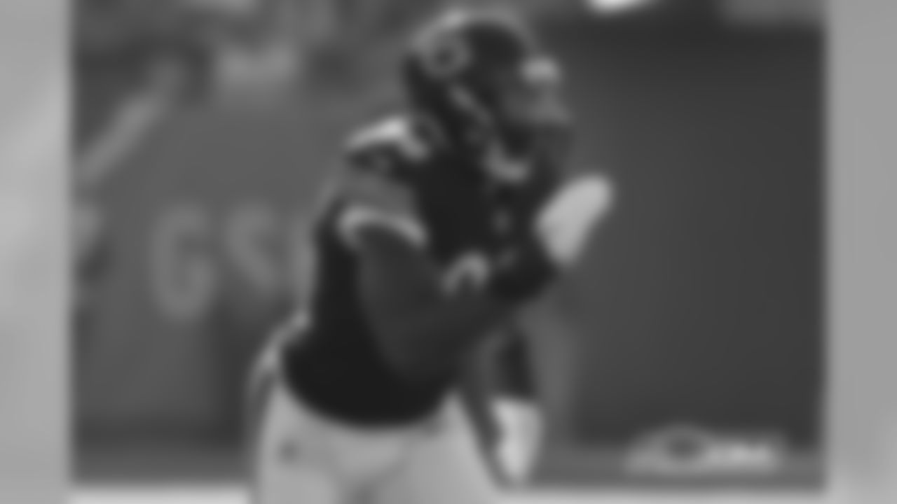 March 14, 2018 - Re-signed OLB Sam Acho to a two-year contract.