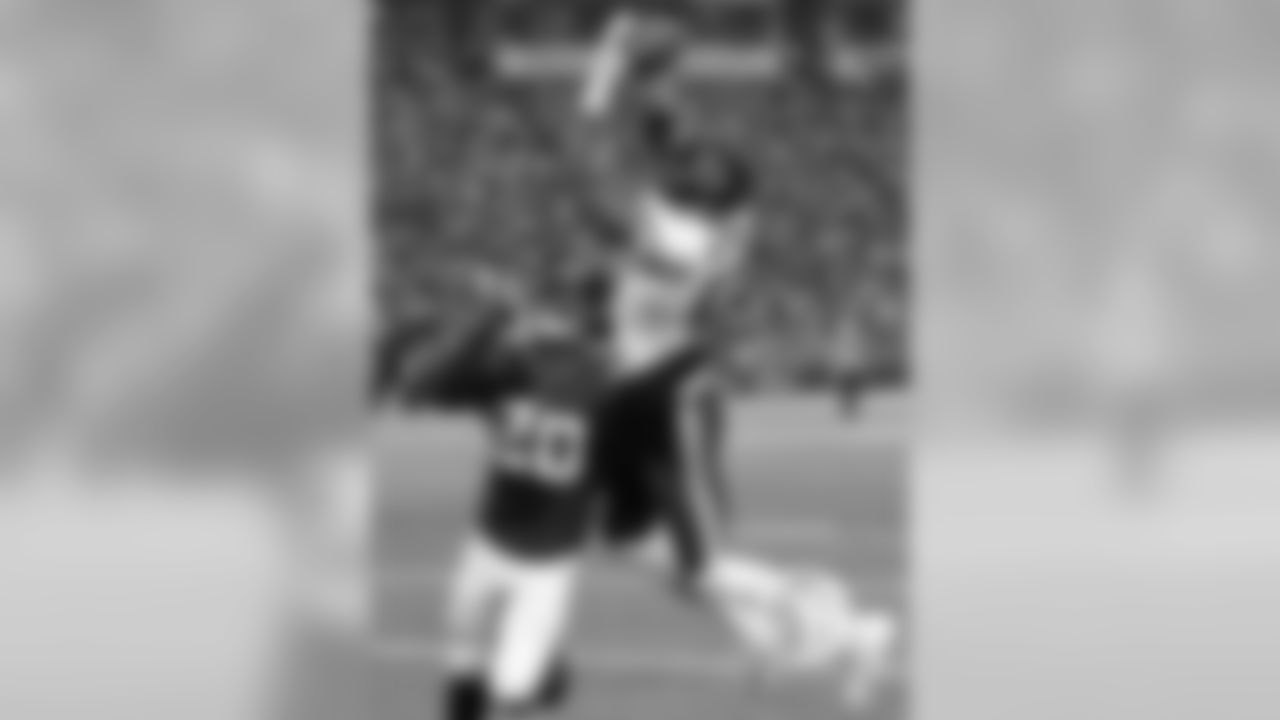 (Honorable mention) Alshon Jeffery, receiver (2012-15)
Jeffery posted back-to-back 1,000-yard seasons, catching 89 passes for 1,421 yards and seven touchdowns in 2013 and 85 passes for 1,133 yards and 10 TDs in 2014. In 2013, Jeffery was voted to the Pro Bowl after twice setting the Bears' single-game record for receiving yards with 218 against the Saints and then 249 yards versus the Vikings.
