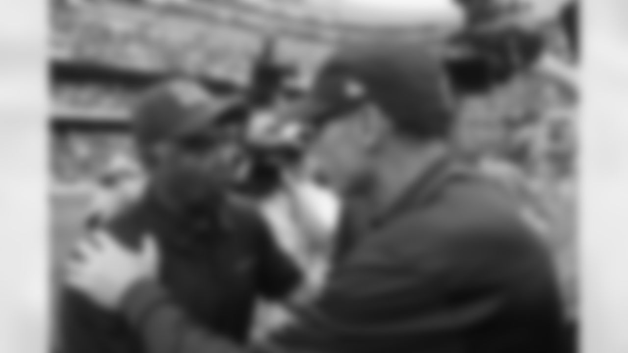 Cincinnati Bengals coach Marvin Lewis, left, talks to Chicago Bears coach Marc Trestman after the Bears' 24-21 win over the Bengals in an NFL football game, Sunday, Sept. 8, 2013, in Chicago. (AP Photo/Charles Rex Arbogast)