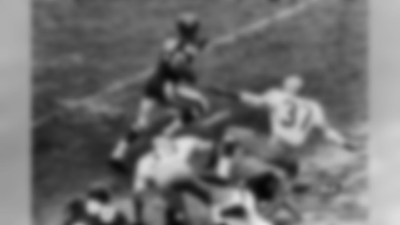 Sayers cuts upfield to score his first touchdown on a 80 yard run.