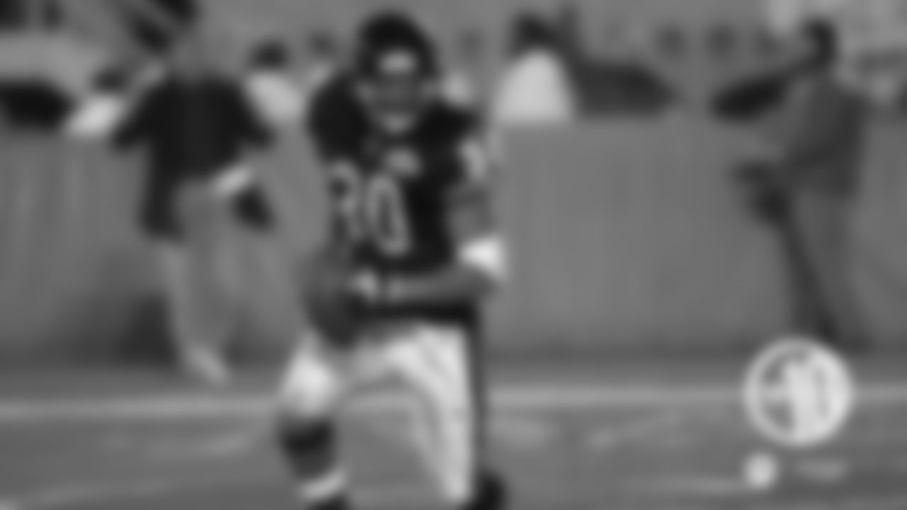 (2) Bears 27, Browns 21 (OT)
Nov. 4, 2001 in Chicago
Mike Brown became the first player in NFL history to return interceptions for touchdowns in back-to-back games when he picked off a Tim Couch pass that was deflected by Bryan Robinson and returned it 16 yards for a TD. The Bears trailed 21-7 late before Shane Matthews threw two touchdown passes in the final :28 of regulation—the second a 34-yard Hail Mary to running back James Allen with no time remaining.