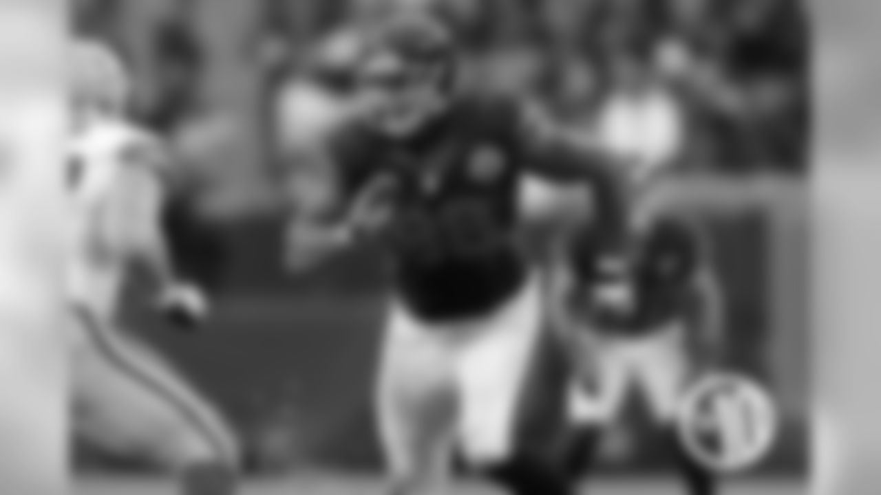Northwestern (21) - DL Corey Wootton