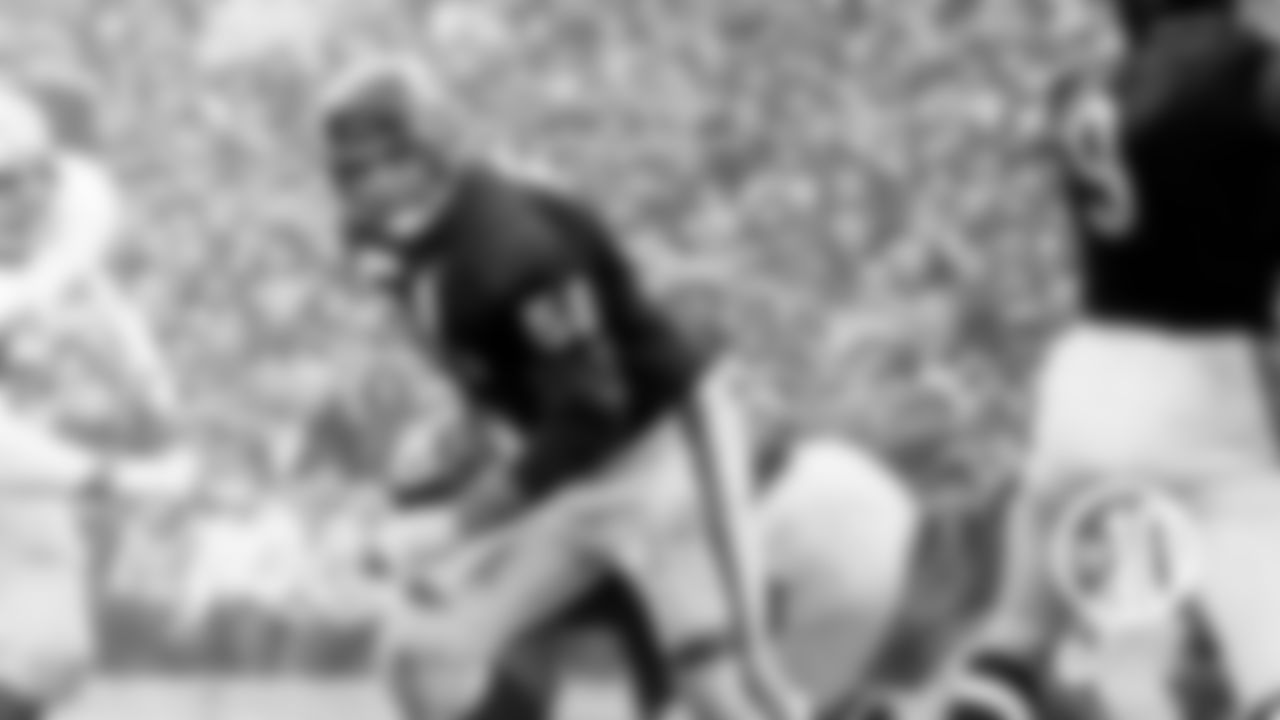 8. Mike Pyle
A football player and state wrestling champion at New Trier High School, Pyle played center for nine seasons with the Bears from 1961-68 and was part of the 1963 NFL title squad.